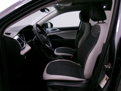 2025 Volkswagen Taos SE 4MOTION
