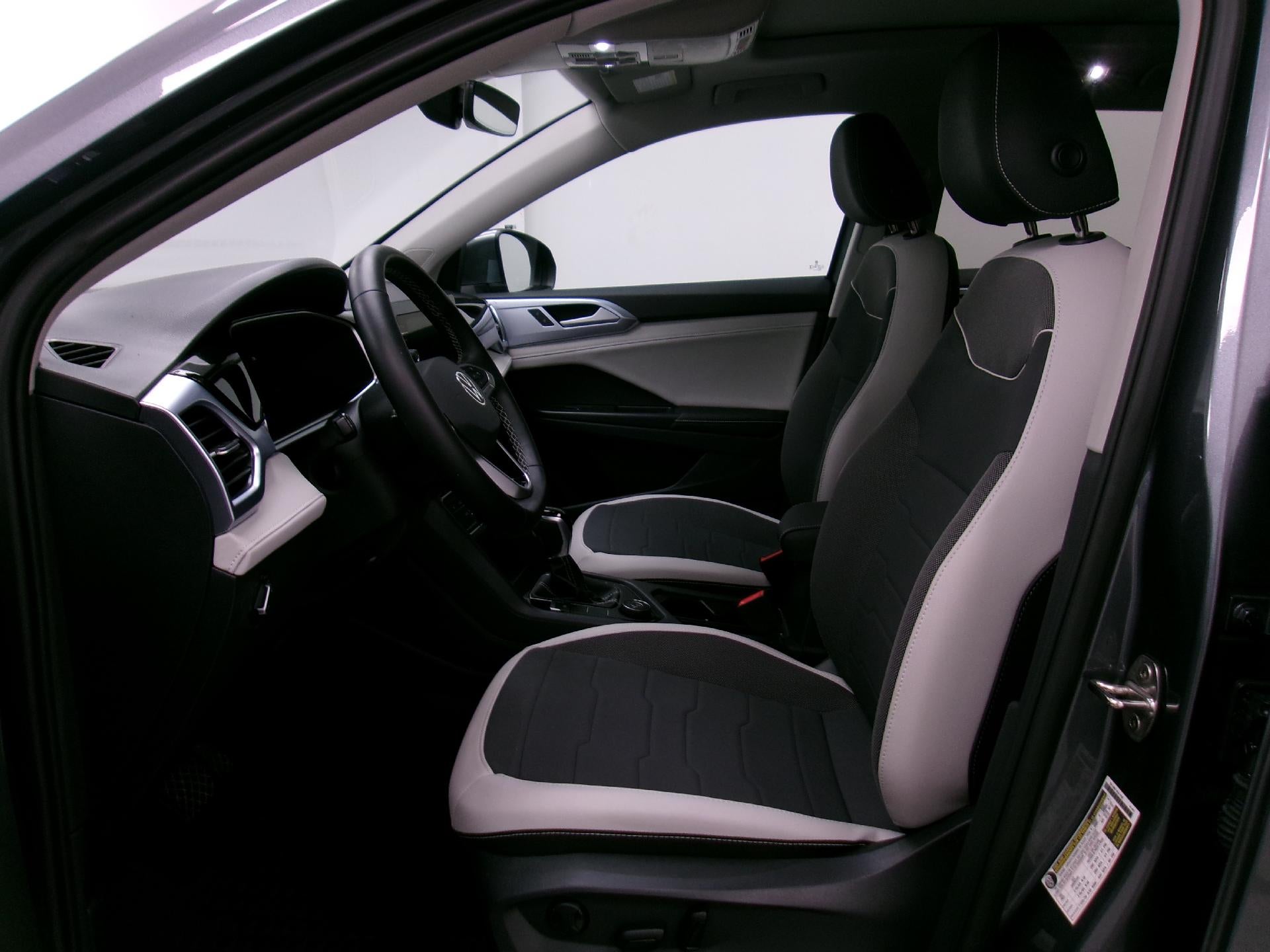 2025 Volkswagen Taos SE 4MOTION