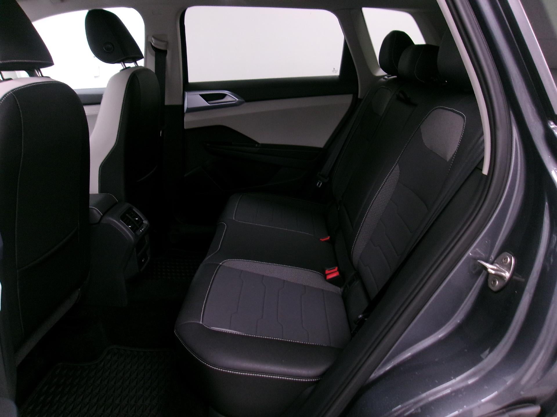 2025 Volkswagen Taos SE 4MOTION