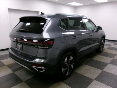 2025 Volkswagen Taos SE 4MOTION