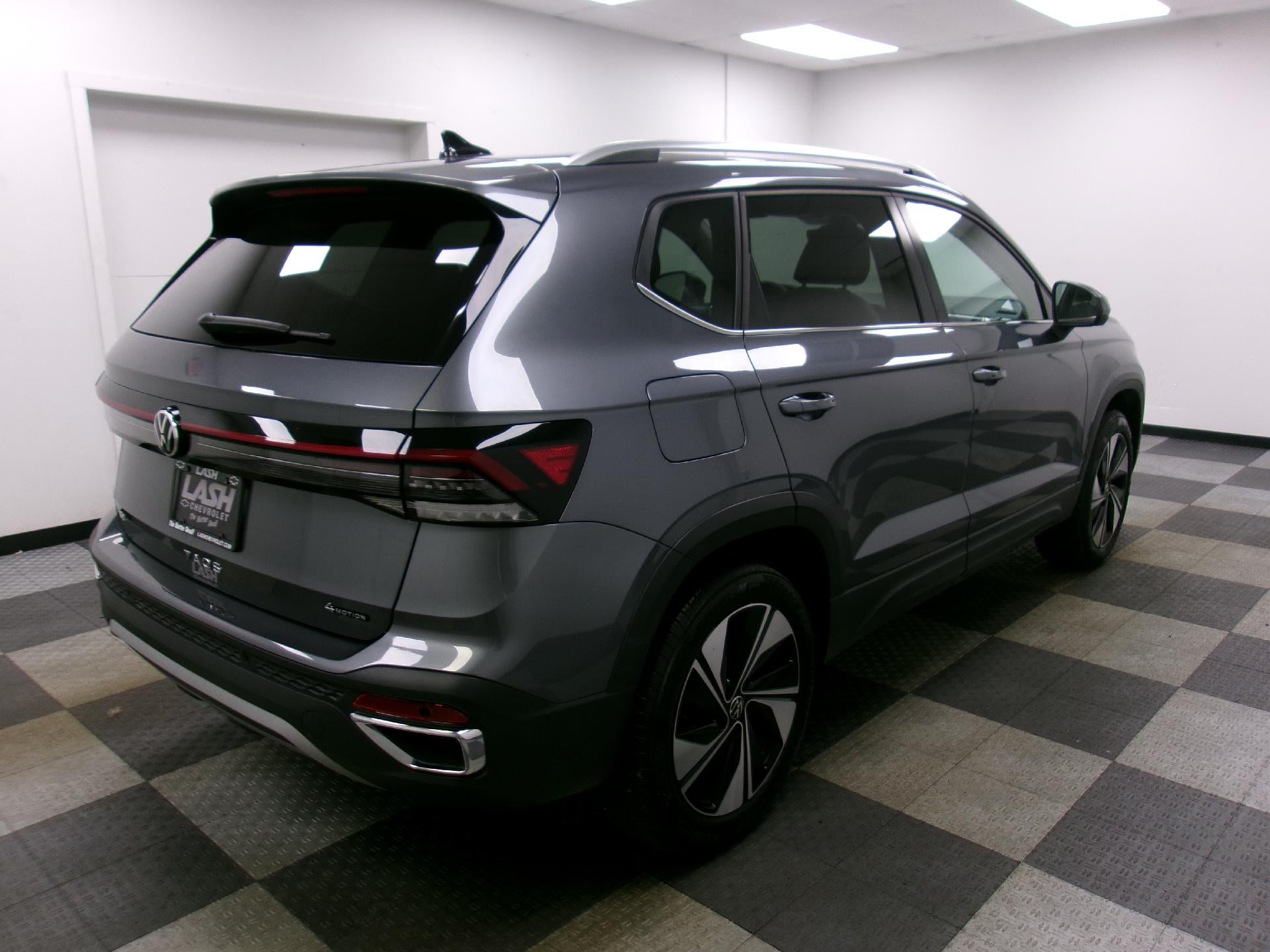 2025 Volkswagen Taos SE 4MOTION