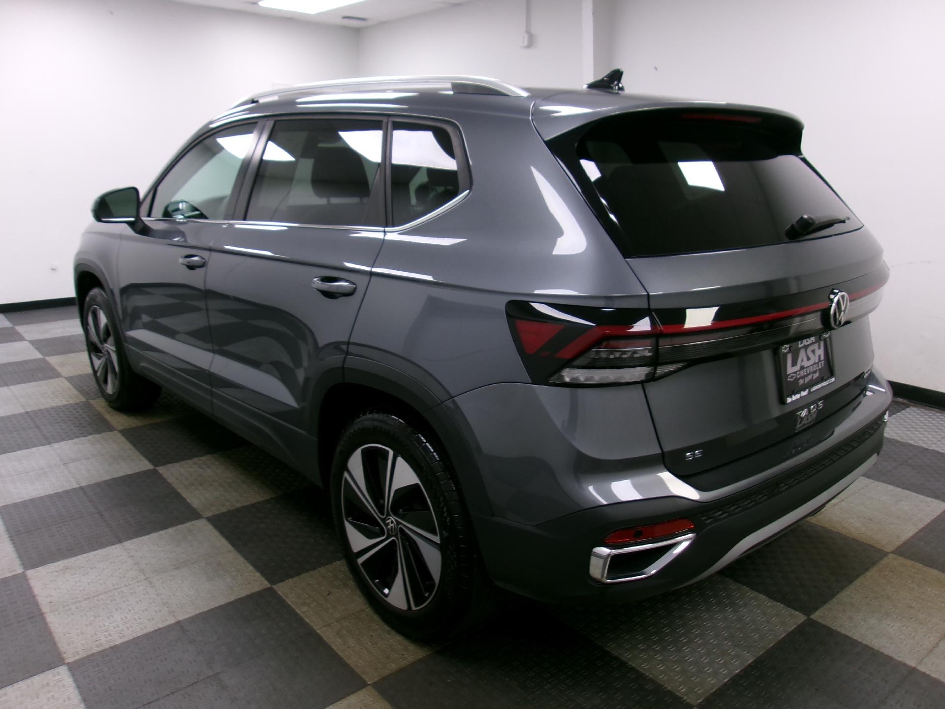 2025 Volkswagen Taos SE 4MOTION