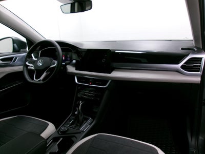 2025 Volkswagen Taos SE 4MOTION
