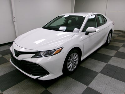 2019 Toyota Camry SE Auto (SE)