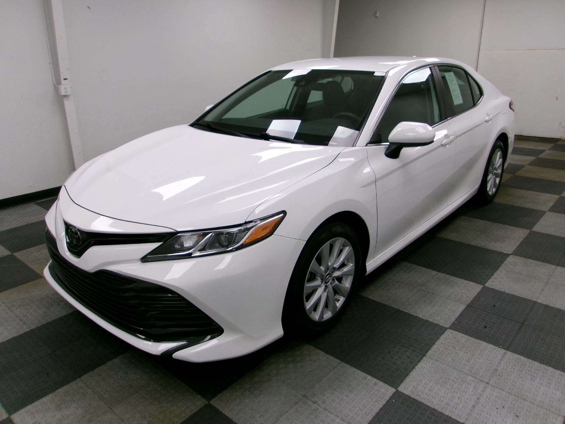 2019 Toyota Camry SE Auto (SE)
