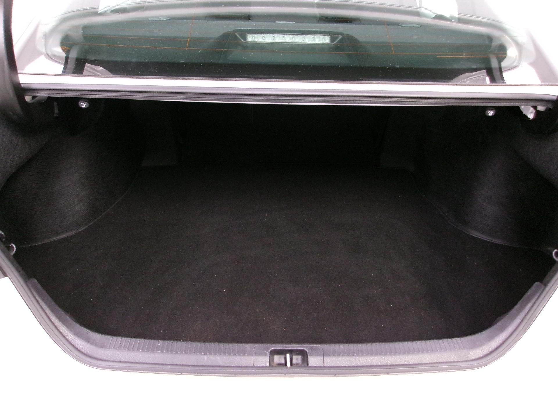 2019 Toyota Camry SE Auto (SE)