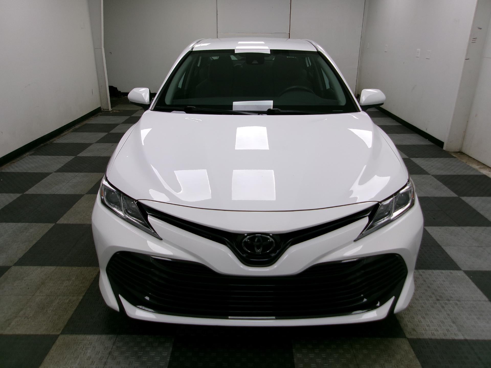 2019 Toyota Camry SE Auto (SE)