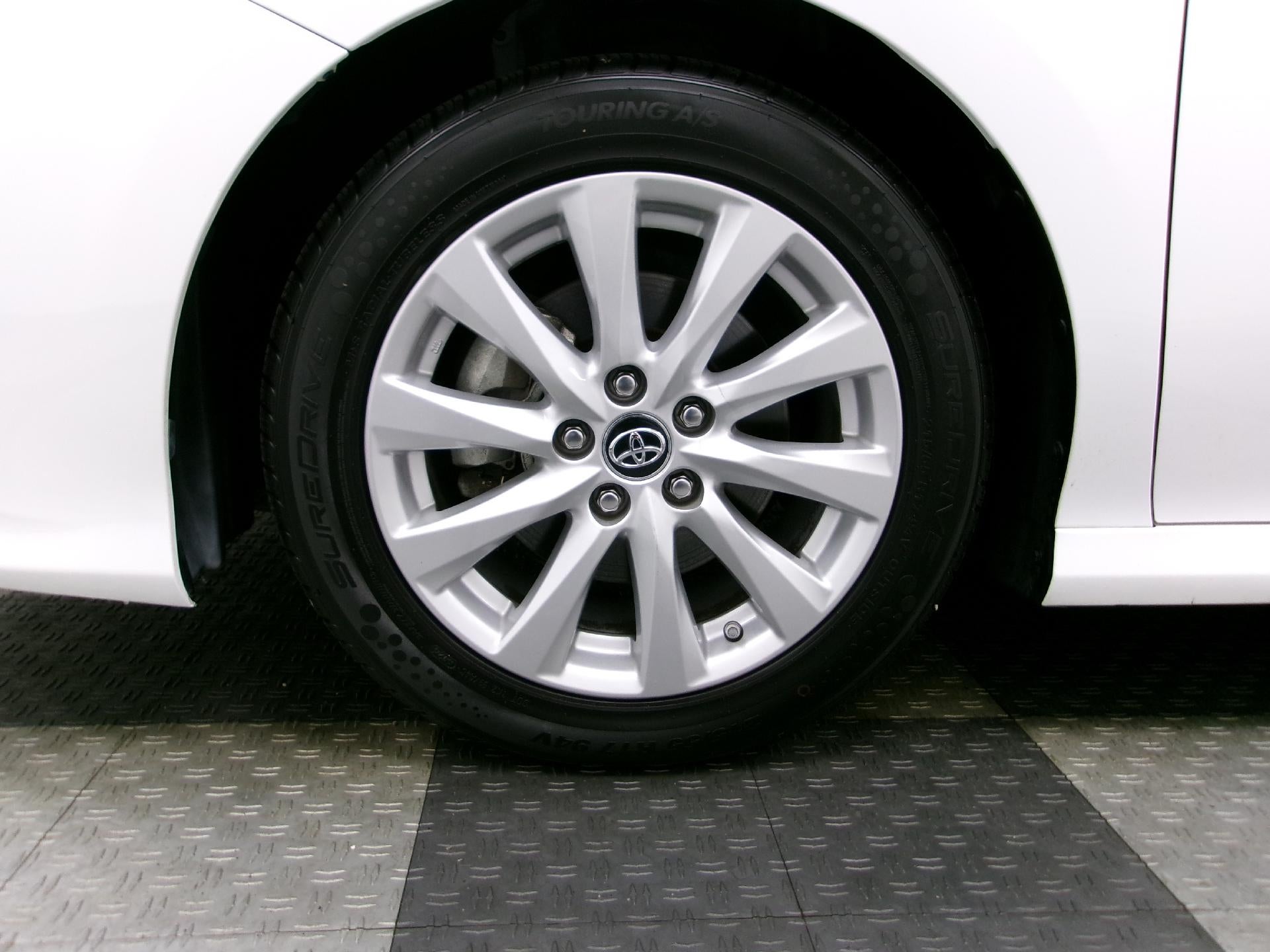 2019 Toyota Camry SE Auto (SE)