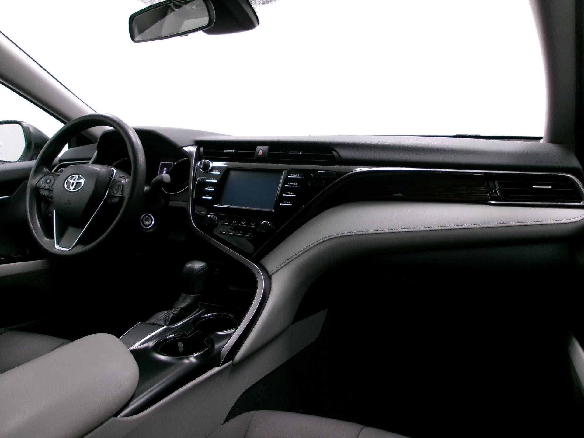 2019 Toyota Camry SE Auto (SE)