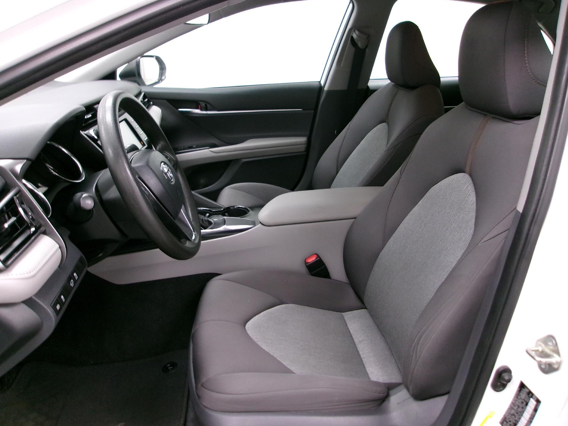 2019 Toyota Camry SE Auto (SE)