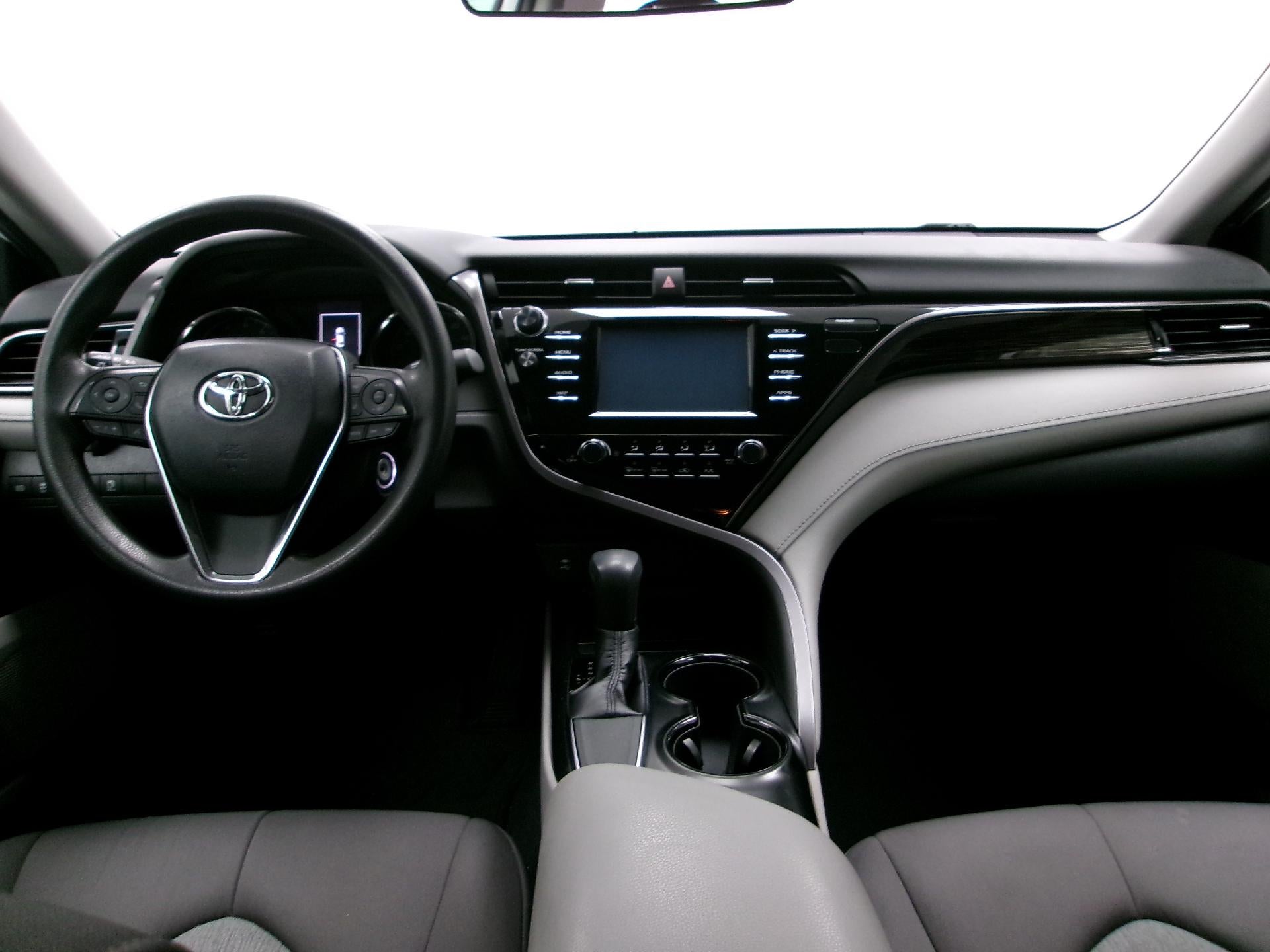 2019 Toyota Camry SE Auto (SE)
