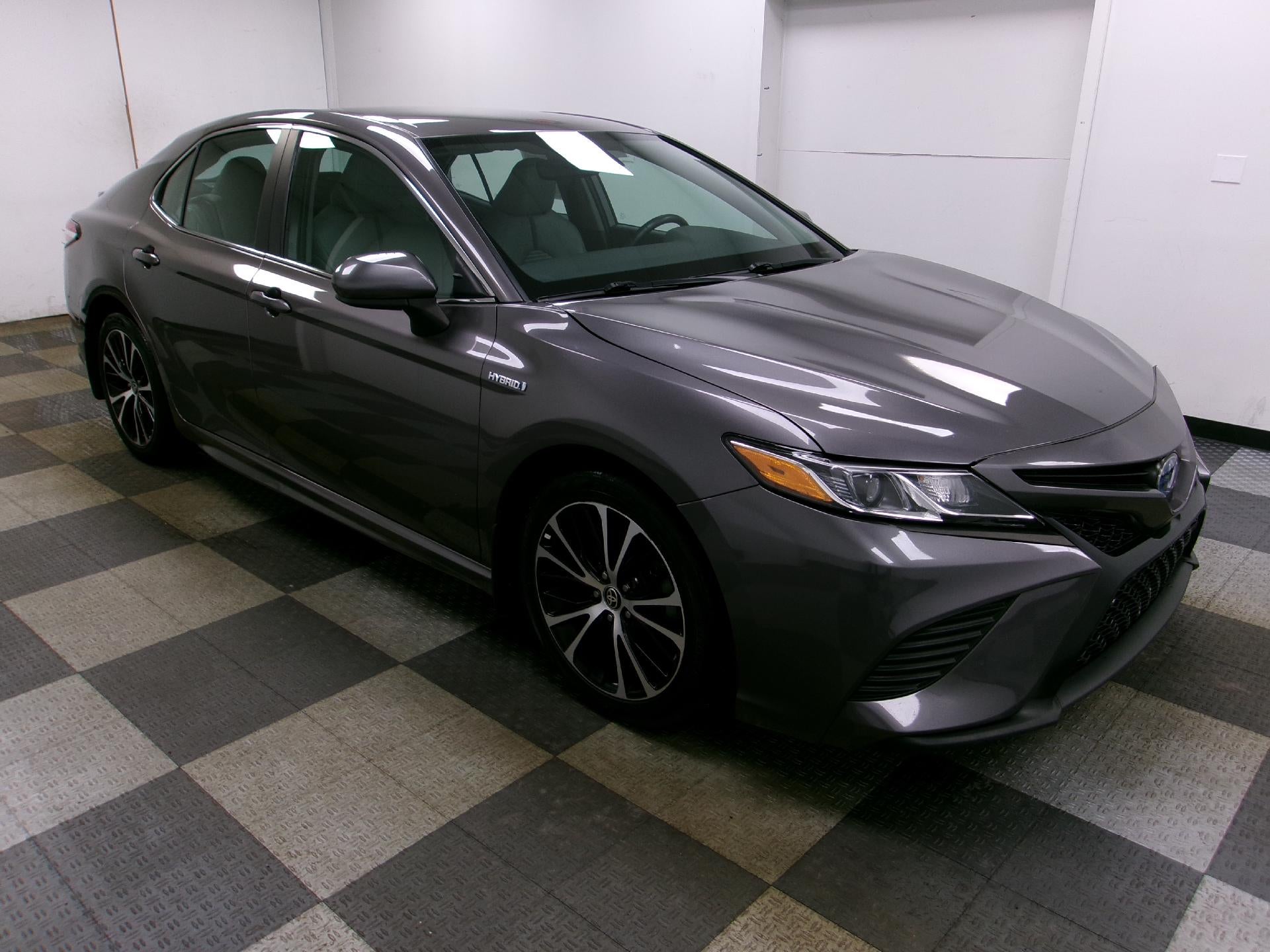 2020 Toyota Camry Hybrid SE CVT (Natl)